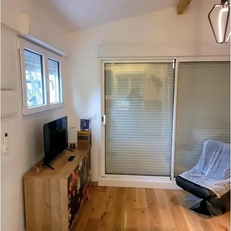 Lejlighed Quiet Independent Studio, Ideal For A Teacher *